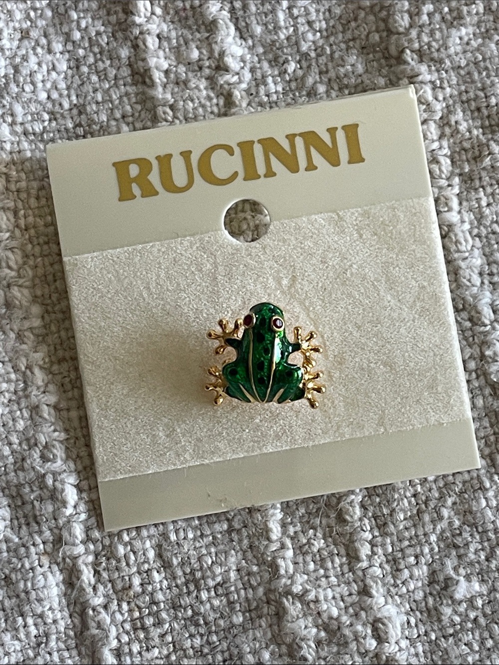 Rucinni Green Enamel Frog Pin